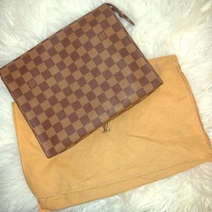 Damier Ebene Toiletry 26 ***Rare 🦄***